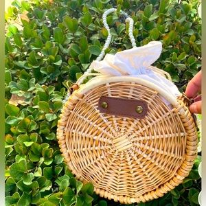 Wooden knitted side body women purse!
With pearl shoulder strap!